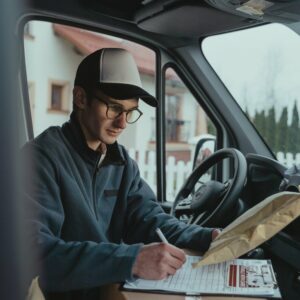 Why You Should Consider Partnering with a Courier Service